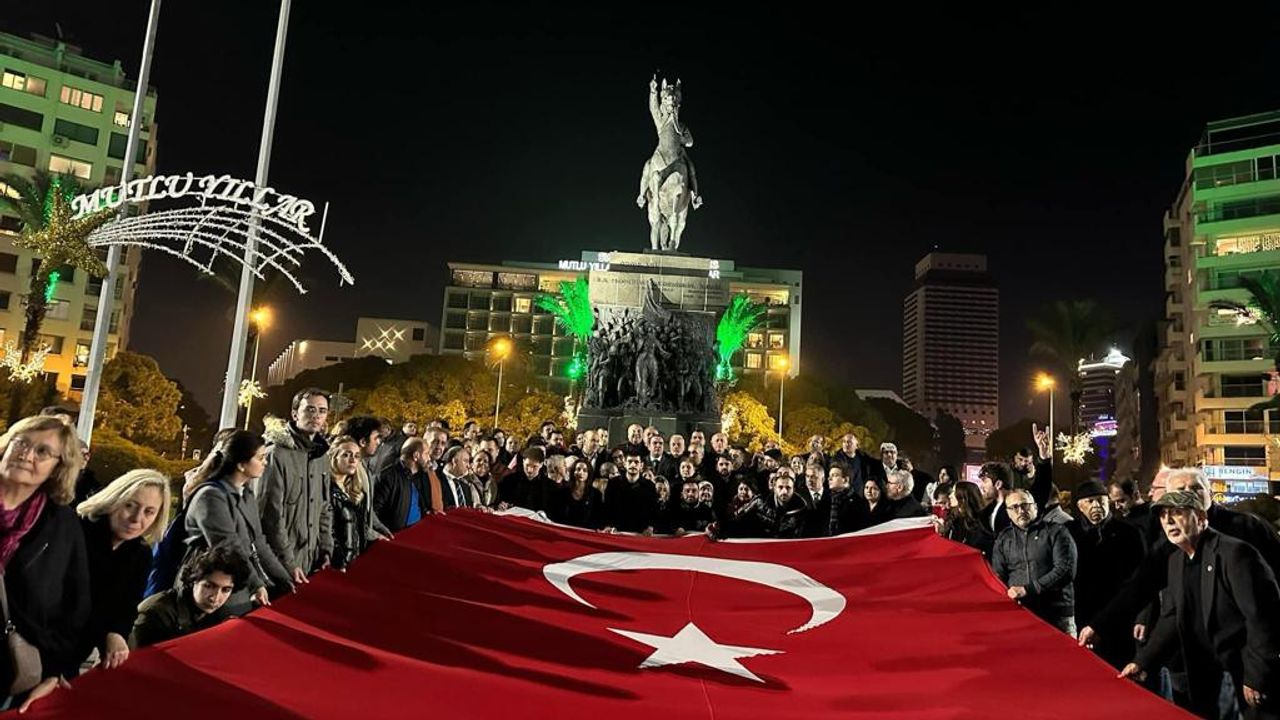 İYİ Parti İzmir İl Başkanlığı Teröre Lanet Yürüyüşü Düzenledi