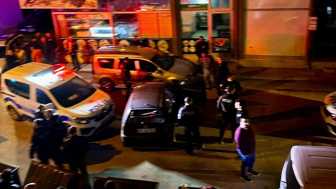İzmir'de Polis Kovalaması Kaza İle Son Buldu