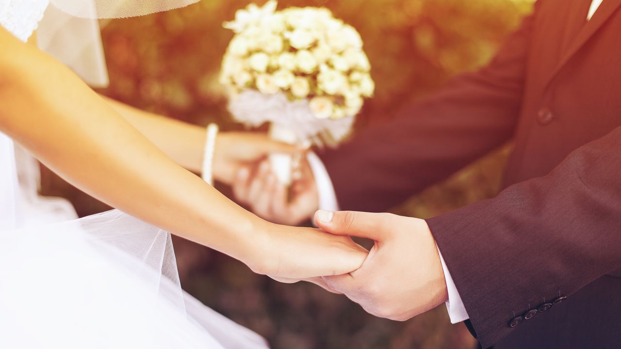 Türk Gençleri Farklı İnanç ve Kimliğe Sahip Biriyle Evlenmeye Sıcak Bakmıyor