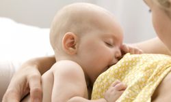 1-7 Ekim Emzirme Haftası/Yenidoğan Bebeklerde Emzirme Nasıl Olmalıdır?