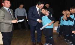 Aliağa'da Minik Sporcular Ödüllerine Kavuştu