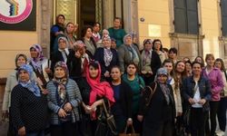 Foçalı çiftçi kadınlar Türkiye'nin ilk kadın müzesini gezdi