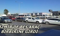 İzmir'de  Beş Araç Birbirine Girdi 