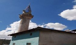 İzmir'de Minareye Yıldırım Düştü