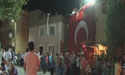 İzmir'de Yiğit'in evine ateş düştü 