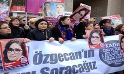 İzmirli Kadınlar Özgecan İçin Ayakta