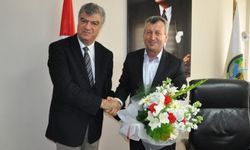 Menemen'in Şahin Başkanı'na CHP'den çiçekli teşekkür 
