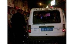 Polis aracına molotofla saldırı