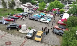 Klasik Otomobil tutkunları Buca’da buluştu