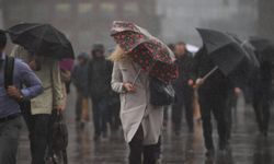 İzmir'de Sağanak Yağış Etkili Oluyor