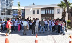 Menemen Belediyesinden çıkarılan işçilerin eylemi sürüyor
