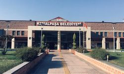 İzmir Kemalpaşa Belediyesi'nin 200 kişiyi mesaj atarak işten çıkardığı iddia edildi.