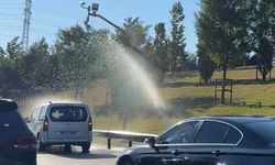 Sulama sistemi bozuldu, sürücüler araçlarını yıkamaya başladı.