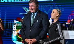 93. İEF’e robot Sophia damga vurdu