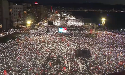 CHP İzmir Mitinginde Telefon Işıkları ile Muhteşem Görüntü