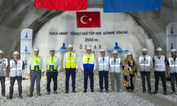 Buca ve Bornova Arasındaki Onat Tüneli'nde İlk Işık Göründü.