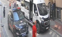 Hatalı şekilde öğrenci indiren servis sürücüsü polisle tartıştı
