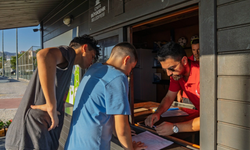 İzmir B. B. Bostanlı Sahili’nde Ücretsiz Spor Malzemesi Sunan Spor İstasyonu Açtı.