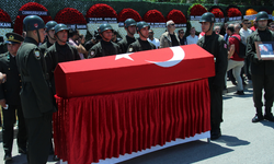 İzmir, Şehit Üsteğmen Ege Akar'ı Dualarla Son Yolculuğuna Uğurladı