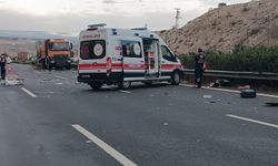 İzmir’de Otobüs İle Ticari Araç Çarpıştı: 1 Ölü, 2 Yaralı