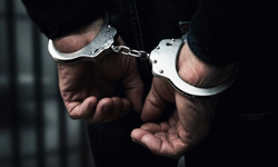 İzmir'de Polisin Zehir Tacirlerine Baskını 29 Bin Hap Ele Geçirildi