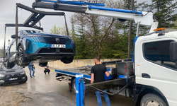 Elektrikli Otomobilin Yakınına Yıldırım Düştü, Milyonluk Araç 'Hurda' Oldu