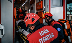 İzmir'de İtfaiye Ekipleri,  Gökdelende Yangın ve Arama Kurtarma Tatbikatı Yaptı