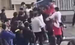 İzmir'de Öğrenciler Sokak Kavgasında Birbirine Girdi