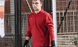 İzmirli Kaleci Kaan Tınmaz Takımsız Kaldı, Halı Sahaya Kiralık Kaleci Oldu