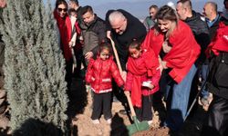 Menemen Belediyesi, 'yeni doğan bebekler' için binlerce fidan dikti
