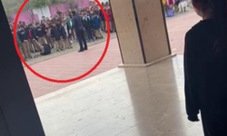 Okul müdürü, sinirlendiği öğrenciyi herkesin içinde darp etti