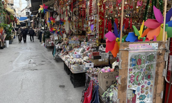 Tarihi Kemeraltı Çarşısı'nda yılbaşı yoğunluğu