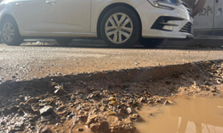 İzmir'de Çalışmalar Yolları Köstebek Yuvasına Çevirdi