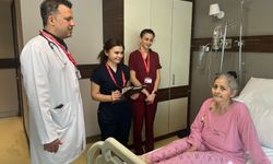 İzmir'de Akciğerini Kaybeden Hasta Karın Dokusuyla Hayata Tutundu