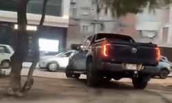 İzmir’de orta refüjden karşı yöne geçen sürücüye ceza yağdı