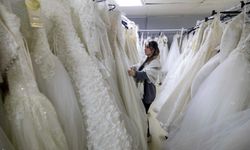 İBB'si Yeni Evlenecek Çiftlere Ücretsiz Gelinlik ve Çeyiz Hizmeti Veriyor