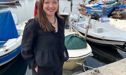 İzmir’de Öğretmenin Türkü Performansı İlgi Gördü