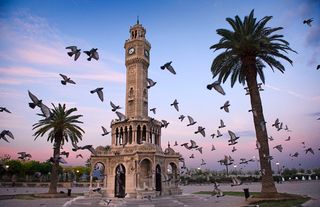 Serap Yenici'den İzmir 'e Özel 100.Yıl Marşı.
