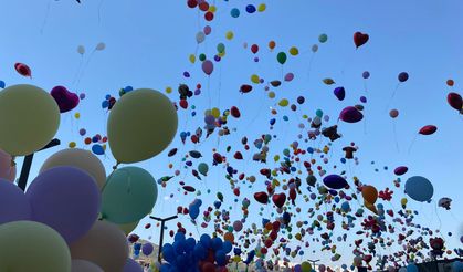 İzmir’de Binlerce Balon 6 Yaşındaki Erhan ve Arkadaşları İçin Uçuruldu