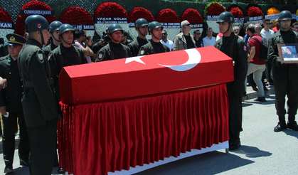 İzmir, Şehit Üsteğmen Ege Akar'ı Dualarla Son Yolculuğuna Uğurladı