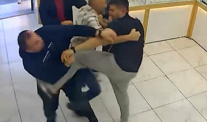 İzmir'de Müşteri Yüzünden Tartışan Kuyumcular Birbirine Girdi