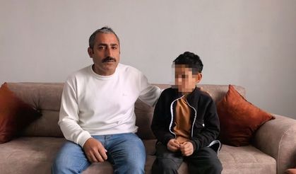 Okul müdürü, sinirlendiği öğrenciyi herkesin içinde darp etti