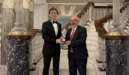 Akif Manaf’a Bir Barış Ödülü Daha: Egeyön Barış Ödülünü Aldı