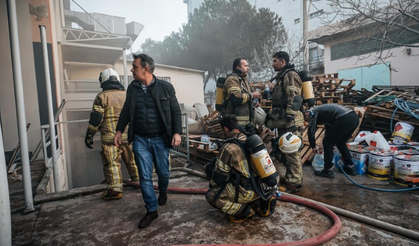 Bornova'da Ayakkabı Fabrikasında Çıkan Yangın Söndürüldü