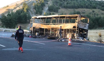Denizli'de Bariyerlere Çarparak Yanan Otobüste 8 Kişi Yaşamını Yitirdi