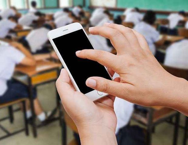 Okullarda cep telefonu yasağı teknoloji bağımlılığı riskini azaltıyor