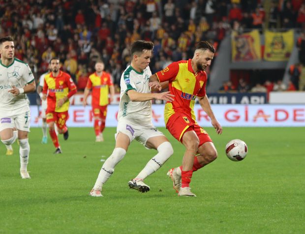 Göztepe Dolu Dizgin Gidiyor 3 - 0