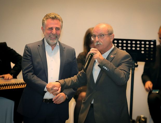 Bayraklı’nın muhtarları Başkan Sandal’ın yanında