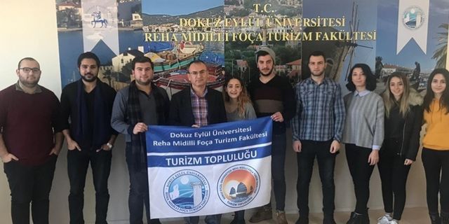 Foça Turizm Fakültesi Öğrencileri Bağışçılarla İhtiyaç Sahibi Kitapsever Arasında Köprü