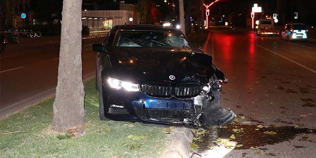 İzmir'de Otomobille Çarpışan Motokurye Hayatını Kaybetti